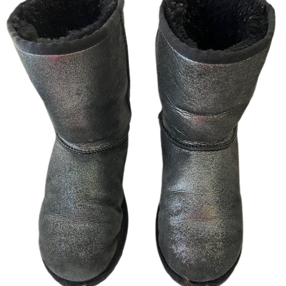 Ugg metallic black boots. Ankle boots size 6 Medium. Has some suede in the back - Picture 5 of 7